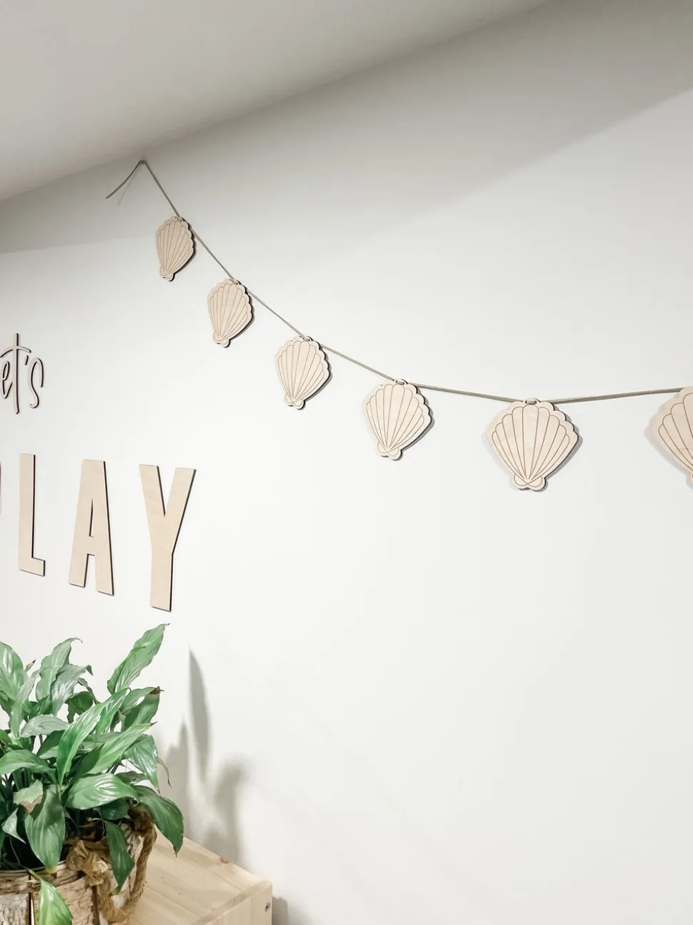clam_shell_wooden_garland_1.webp Clam Shell Wooden Garland