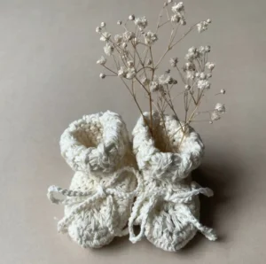 Gooseberry Fool Newborn Cotton Tie Booties - Cream