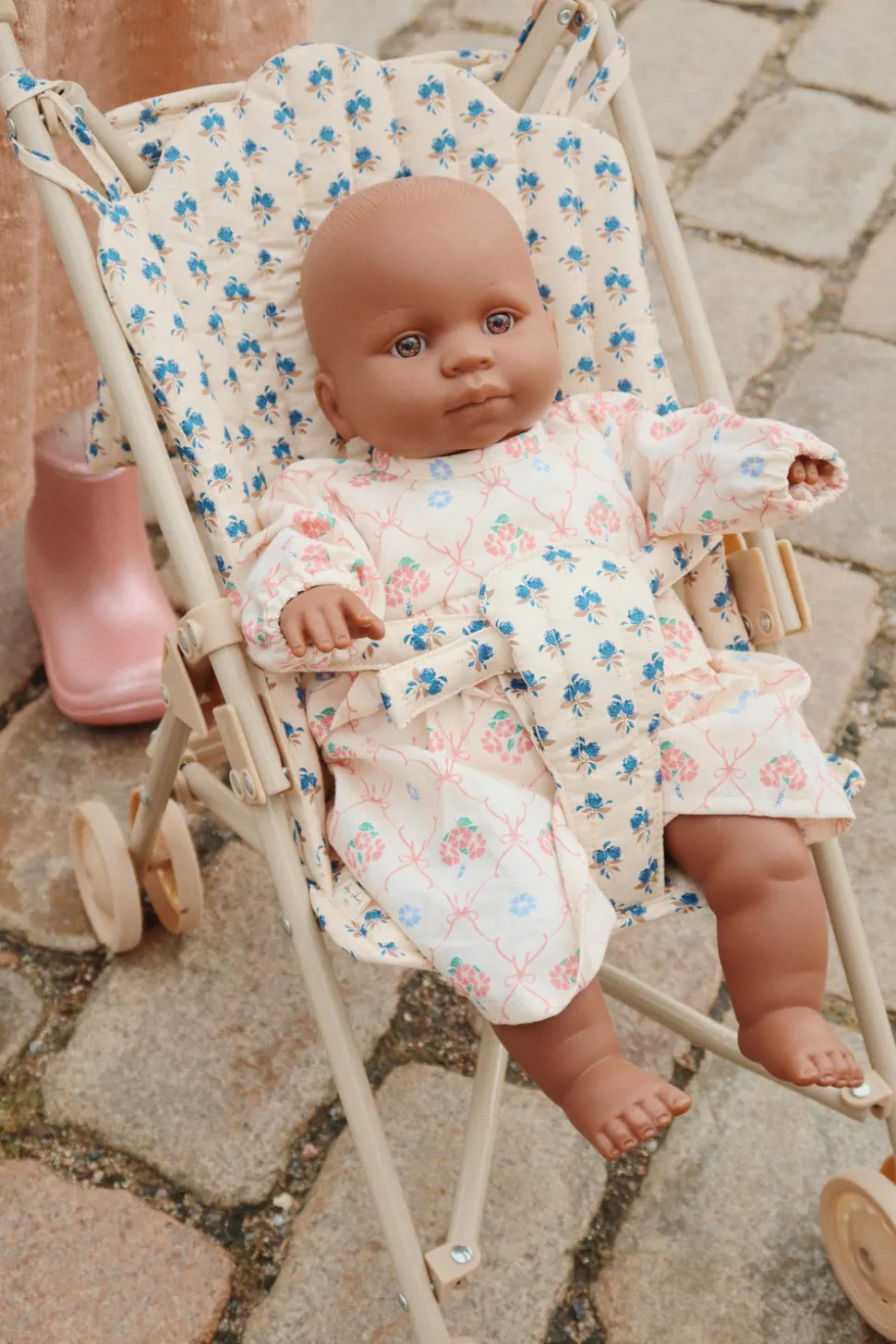 konges_sljd_doll_stroller_6.webp Konges Sløjd Doll Stroller - Piccoloblu