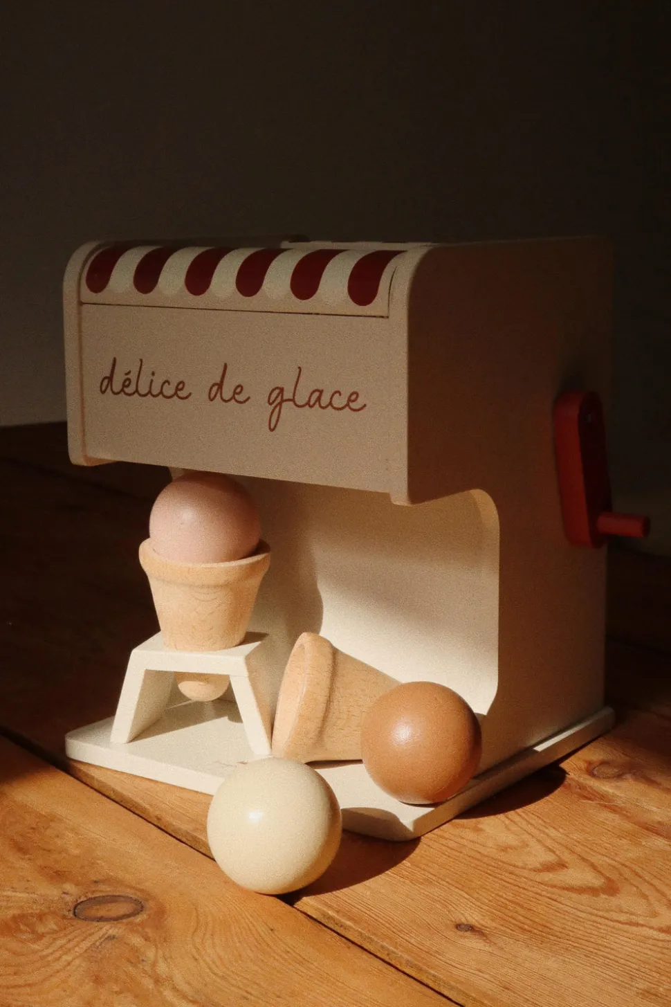 konges_sljd_wooden_ice_cr_4.webp Konges Sløjd Wooden Ice Cream Maker - Beige