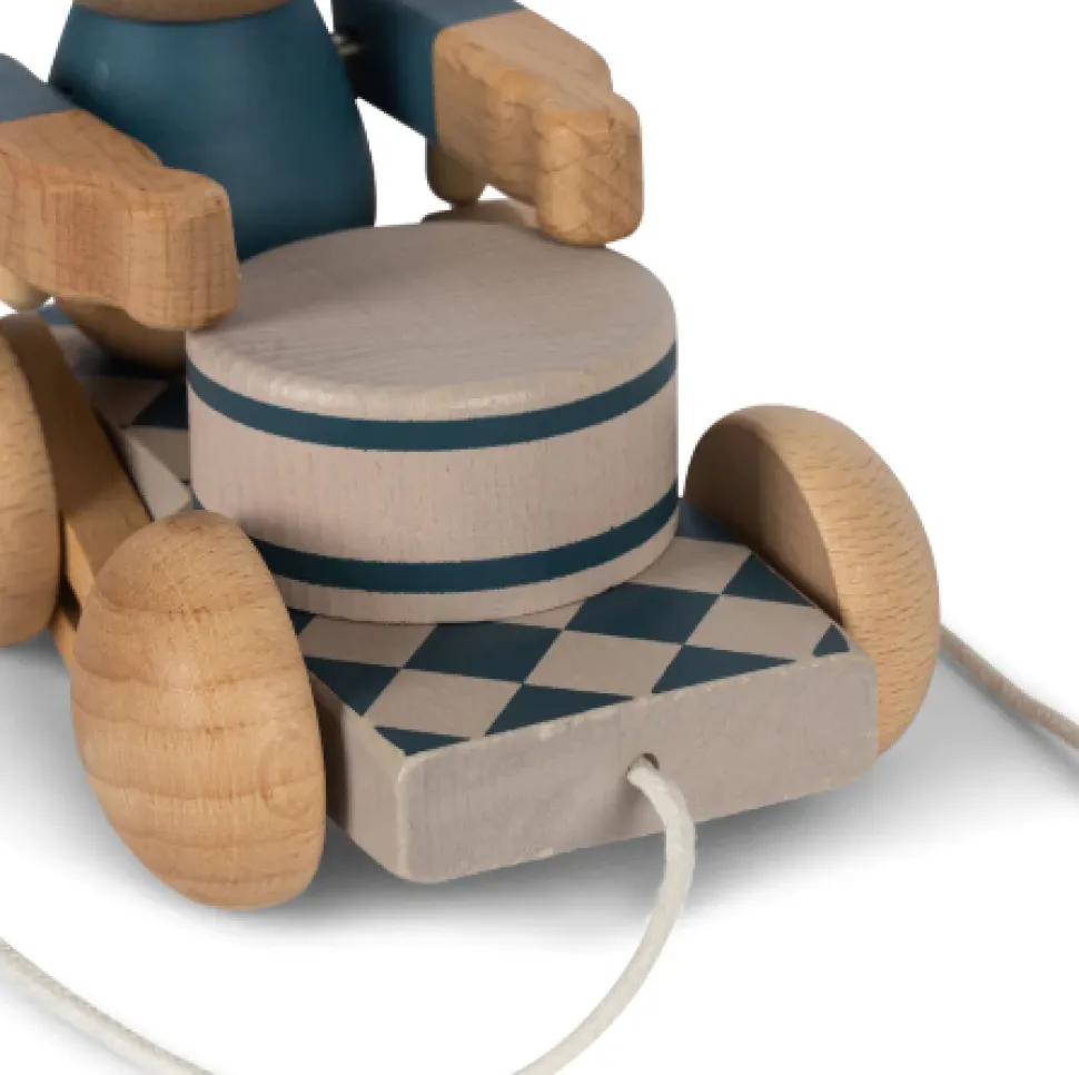 konges_sljd_wooden_pull_m_2.webp Konges Sløjd Wooden Pull Music Bear - arc en ciel blue