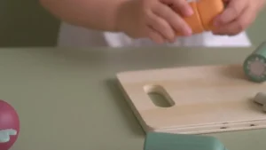 Little Dutch Cutting Vegetables