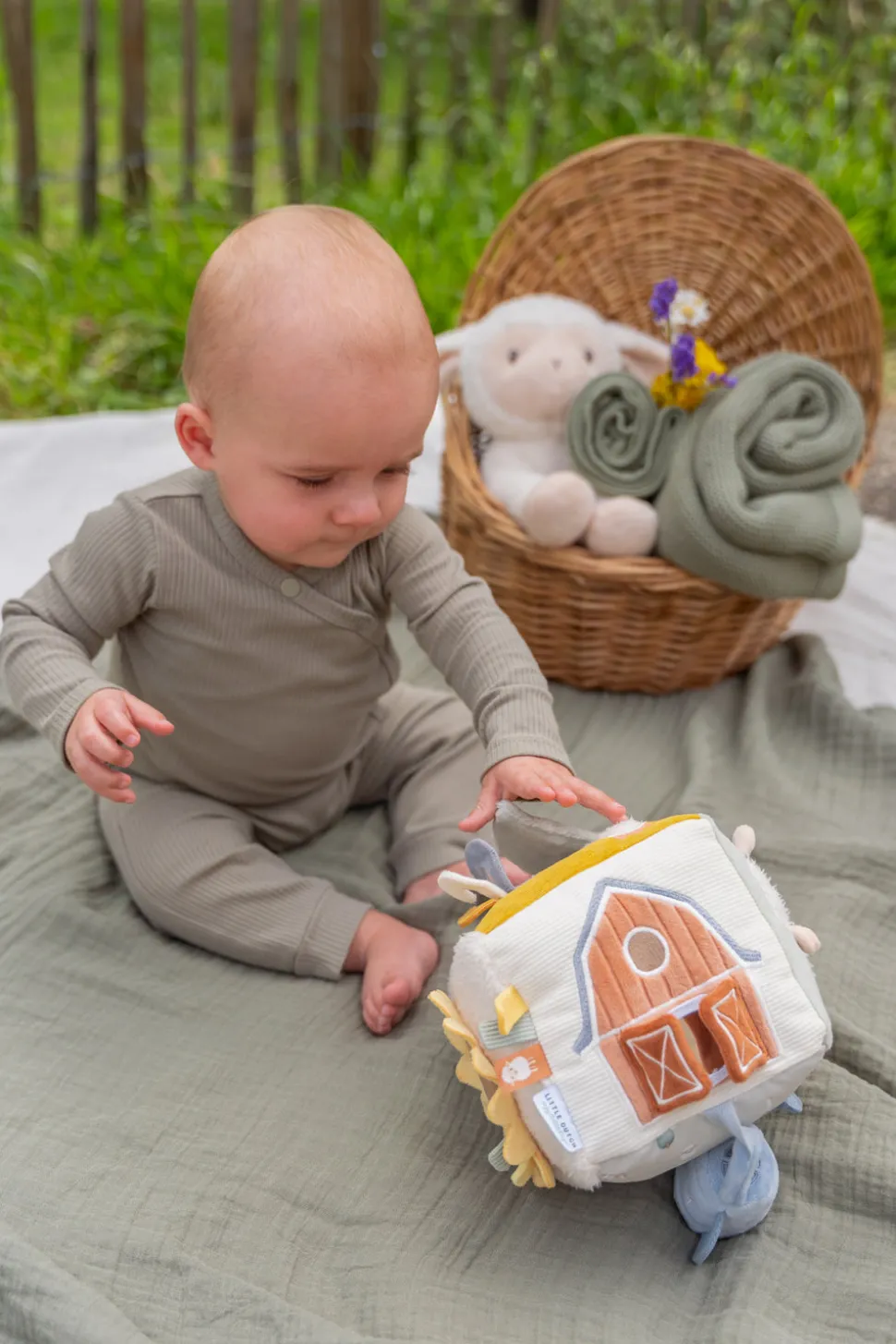 little_dutch_soft_activit_8.webp Little Dutch Soft Activity Cube - Little Farm