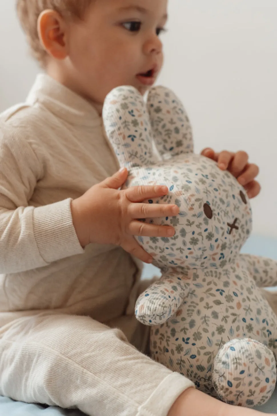 little_dutch_x_miffy_cudd_2.webp Little Dutch x Miffy Cuddle Toy 30cm - Lucky Leaves