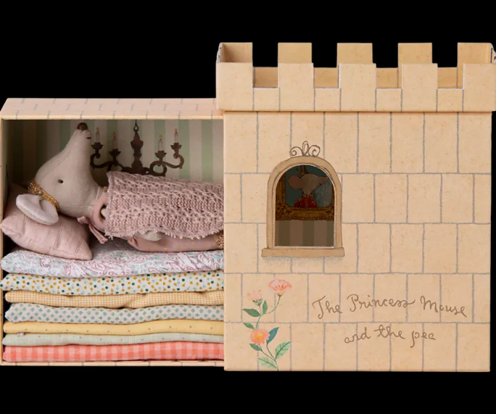 maileg_princess_and_the_p_1.webp Maileg Princess And The Pea - Big Sister Mouse