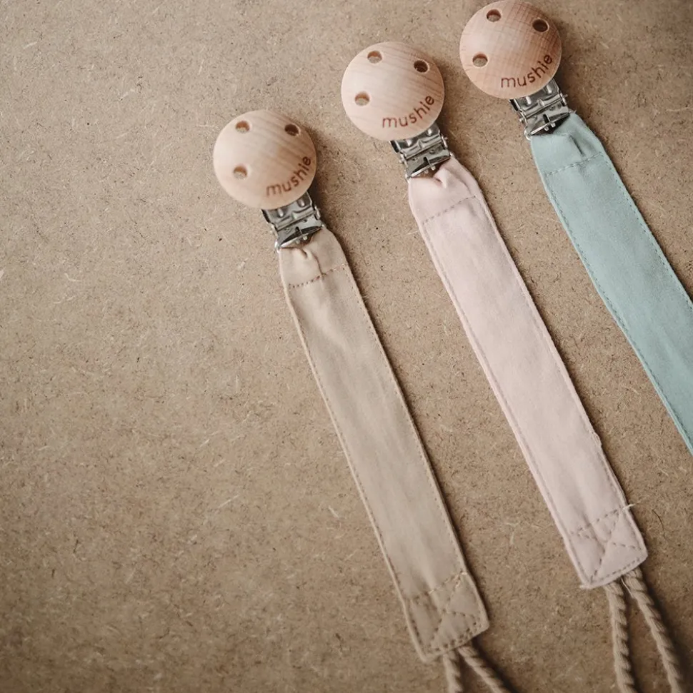 mushie_fabric_pacifier_cl_1-1.webp Mushie Fabric Pacifier Clip - Natural