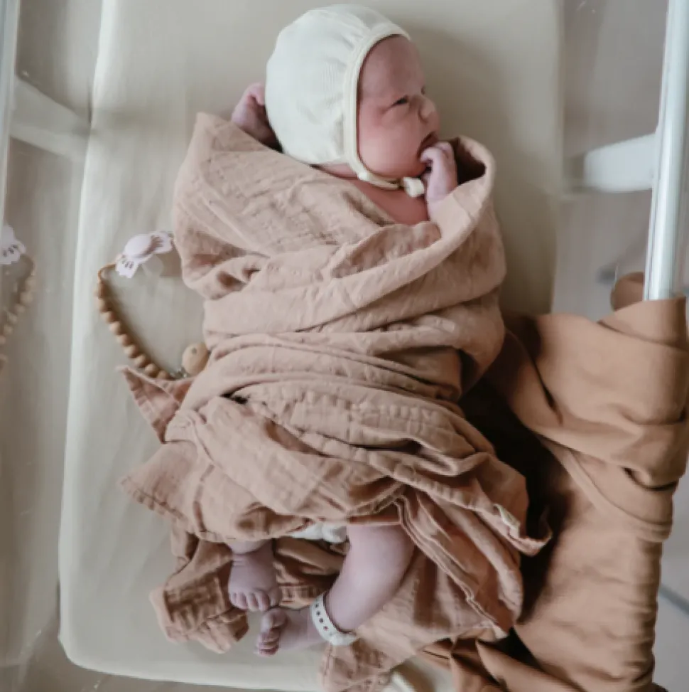 mushie_muslin_swaddle_bla_2-1.webp Mushie Muslin Swaddle Blanket - Natural