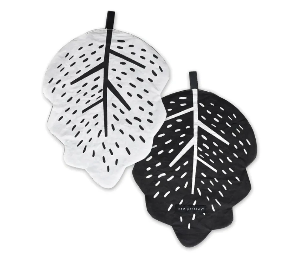 wee_gallery_organic_crink_1.webp Wee Gallery Organic Crinkle Toy - Leaf