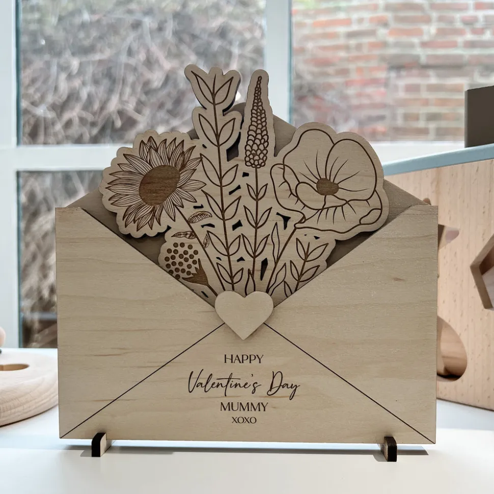 wooden_envelope_with_engr_3.webp Wooden Envelope with Engraved Flowers